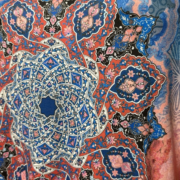 🌞NWOT Avenue V Neck Short Lacey Sleeve Blue and Pink Mandala Pattern Blouse - Picture 6 of 11